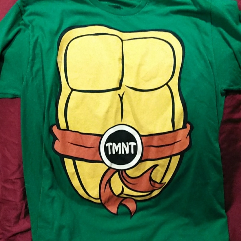 Nina turtle shirt
